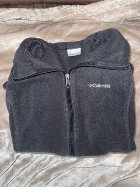 Columbia zip sweater